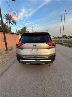 نيسان روج